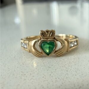 10 carat Gold Irish Claddagh Ring Green Heart diamonds on side size 6